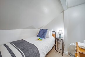 Near Golf Courses: Family Home in Bellaire