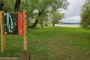 Near Golf Courses: Family Home in Bellaire