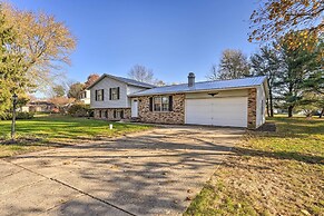 Granger 'hedge House' w/ Sunroom & Yard Games