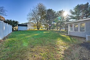 Granger 'hedge House' w/ Sunroom & Yard Games