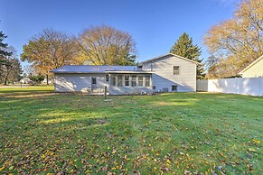 Granger 'hedge House' w/ Sunroom & Yard Games