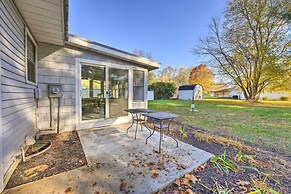 Granger 'hedge House' w/ Sunroom & Yard Games
