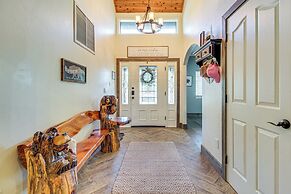 Beautiful Cabin w/ Deck Near Woodland Lake Park!