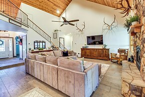 Beautiful Cabin w/ Deck Near Woodland Lake Park!