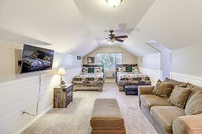 Beautiful Cabin w/ Deck Near Woodland Lake Park!