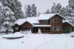 Beautiful Cabin w/ Deck Near Woodland Lake Park!