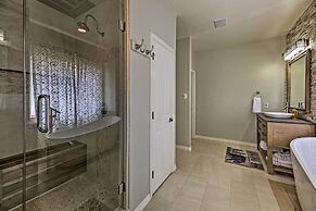 Beautiful Cabin w/ Deck Near Woodland Lake Park!