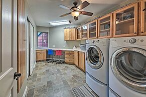 Beautiful Cabin w/ Deck Near Woodland Lake Park!