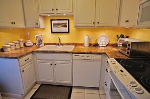 Phoenix Abode w/ Pool Access: Walk to Fashion Park