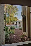 Phoenix Abode w/ Pool Access: Walk to Fashion Park