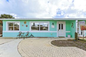 Jensen Beach Home: Walk to Beach Access!