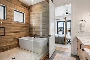 The Beach Front Max 14 Bedroom Home