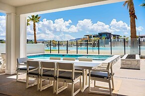 The Beach Front Max 14 Bedroom Home