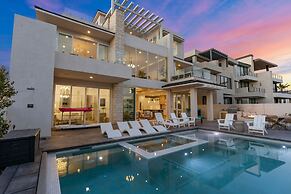 The Beach Front Max 14 Bedroom Home