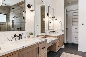 The Beach Front Max 14 Bedroom Home