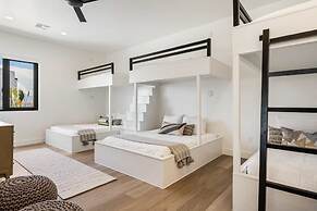 The Beach Front Max 14 Bedroom Home