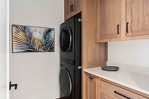 The Beach Front Max 14 Bedroom Home