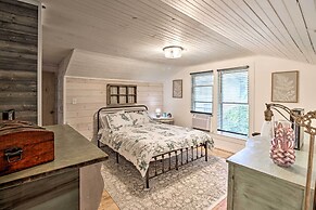 Country-chic Cotter Home w/ Outdoor Living Space!