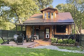 Country-chic Cotter Home w/ Outdoor Living Space!