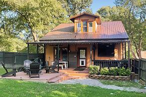 Country-chic Cotter Home w/ Outdoor Living Space!