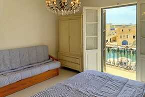 Marina View - Typical sea Front Cospicua