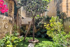 Marina View - Typical sea Front Cospicua