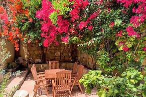 Bougainvillea Breeze & Marina View