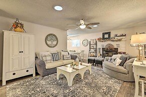 Renovated Cottage w/ Fire Pit in Munds Park!