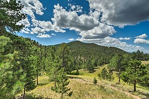 Cripple Creek Mountain Getaway w/ Hot Tub & Views!