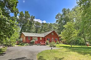 Pocono Mountains Cabin w/ Patio, Near Hiking!