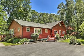 Pocono Mountains Cabin w/ Patio, Near Hiking!