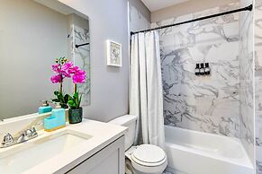 Arlington Home w/ Yard: 2 Mi to At&t Stadium!