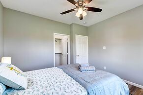 Arlington Home w/ Yard: 2 Mi to At&t Stadium!