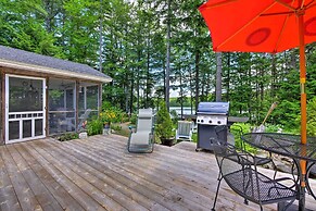 Waterfront Great Pond Cottage w/ Hot Tub & Deck!