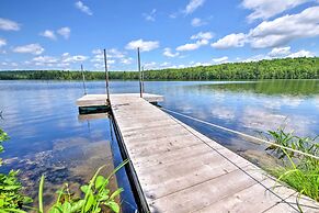 Waterfront Great Pond Cottage w/ Hot Tub & Deck!