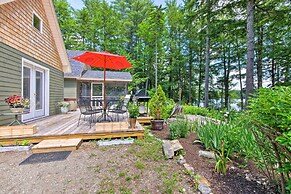 Waterfront Great Pond Cottage w/ Hot Tub & Deck!