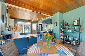 2 Mi to Riverwalk: Palmetto Gem w/ Fire Pit & BBQ