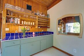 2 Mi to Riverwalk: Palmetto Gem w/ Fire Pit & BBQ