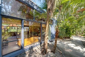 2 Mi to Riverwalk: Palmetto Gem w/ Fire Pit & BBQ