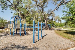 2 Mi to Riverwalk: Palmetto Gem w/ Fire Pit & BBQ