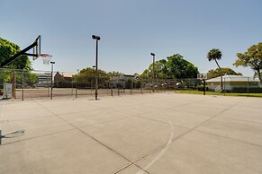 2 Mi to Riverwalk: Palmetto Gem w/ Fire Pit & BBQ