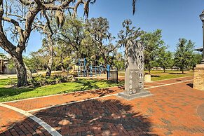 2 Mi to Riverwalk: Palmetto Gem w/ Fire Pit & BBQ