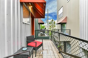 Modern Houston Townhome: 5 Miles to Downtown!