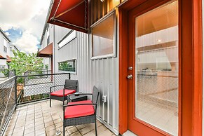 Modern Houston Townhome: 5 Miles to Downtown!