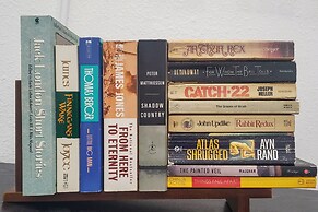 Modern Houston Townhome: 5 Miles to Downtown!