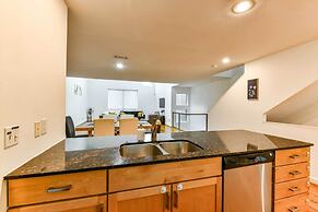 Modern Houston Townhome: 5 Miles to Downtown!