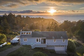 'pacific Coast House' w/ Private Hot Tub!