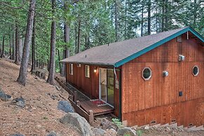 4 Mi to Big Tree State Park: Serene Cabin w/ Deck
