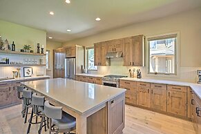 Mountain-base Lodge: 6 Miles to Downtown Bend