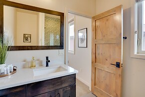 Mountain-base Lodge: 6 Miles to Downtown Bend